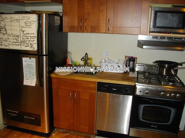 2 bed, 1 bath apartment for rent at 12 Shepherd Ave Unit 2, Mission Hill — photo 2 of 8