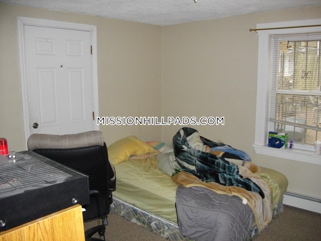 2 bed, 1 bath apartment for rent at 12 Shepherd Ave Unit 2, Mission Hill — photo 7 of 8