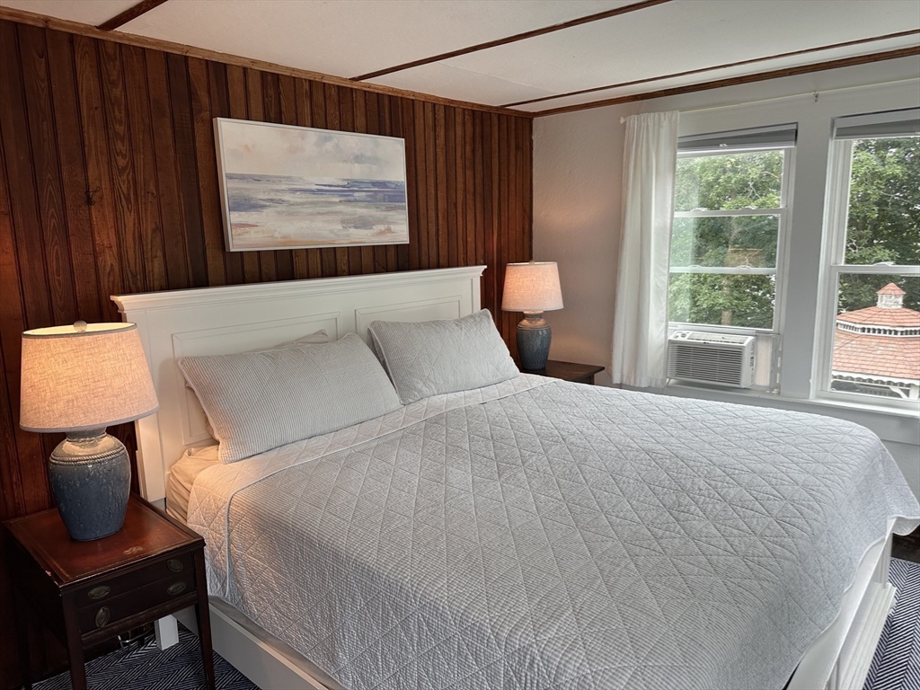 84 Mayflower Rd, Sagamore Beach