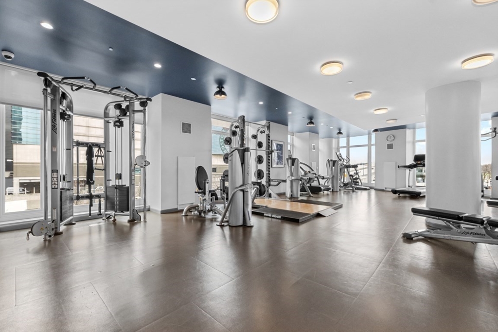 100 Lovejoy Wharf, Waterfront