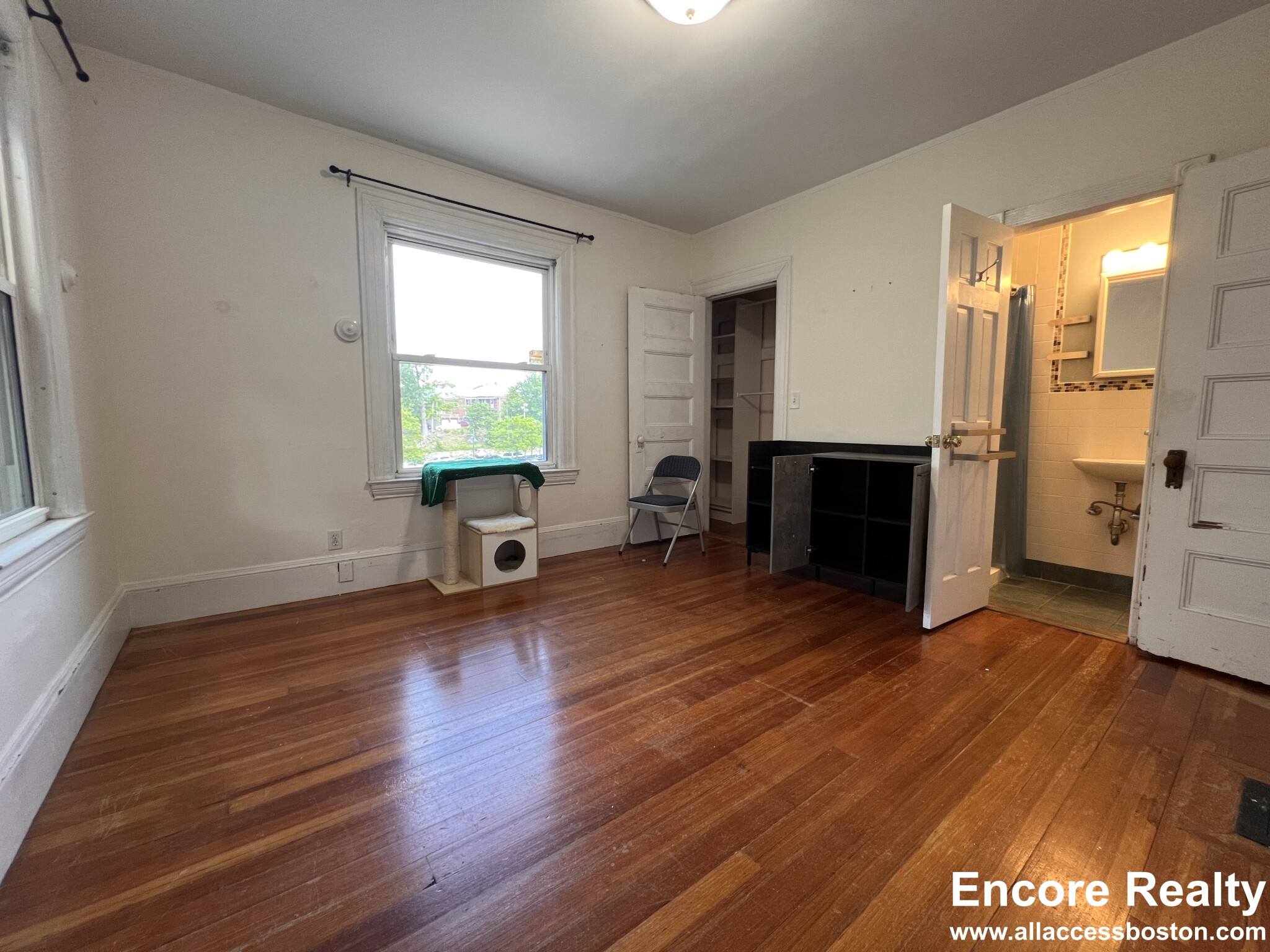 9 Kenwood St, North Brookline