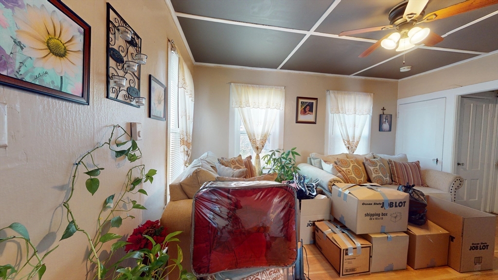 29 Dresser St, Southbridge