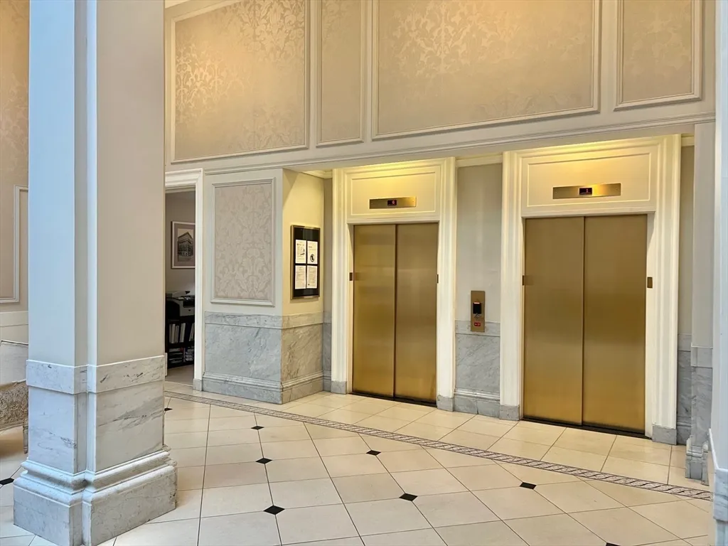 21 Beacon St, Downtown