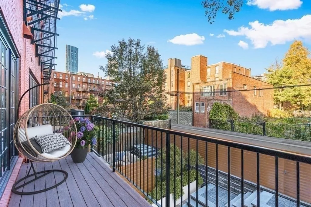 213 W Springfield, South End