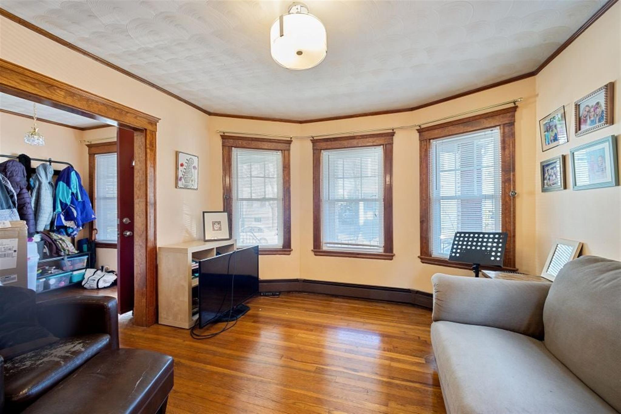 2.5 bed, 1 bath apartment for rent at 53 Sargent Ave Unit 53, Gilman Square — photo 2 of 9