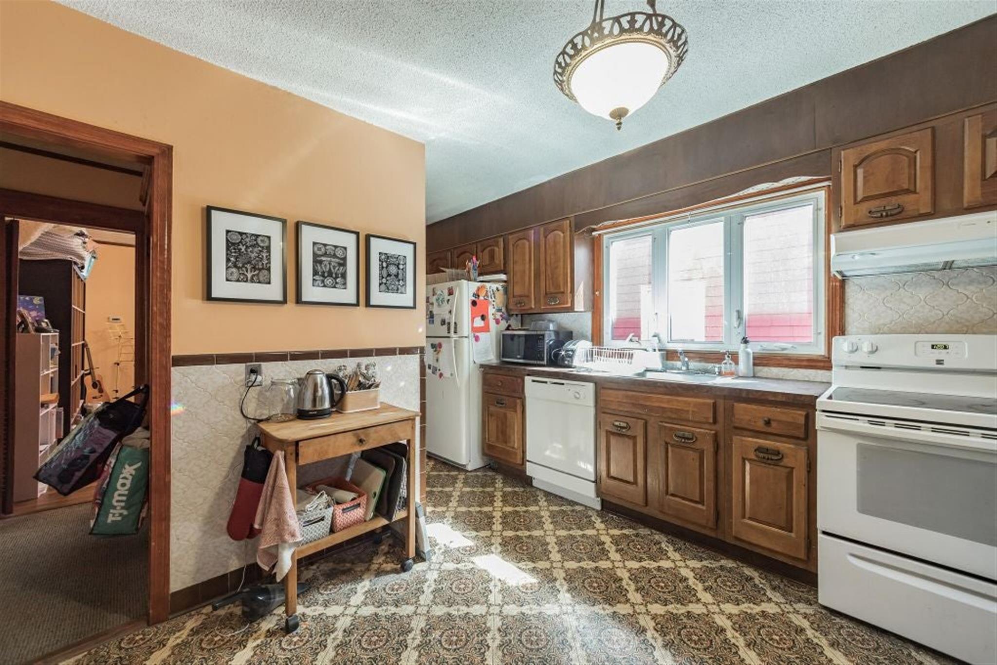 2.5 bed, 1 bath apartment for rent at 53 Sargent Ave Unit 53, Gilman Square — photo 5 of 9