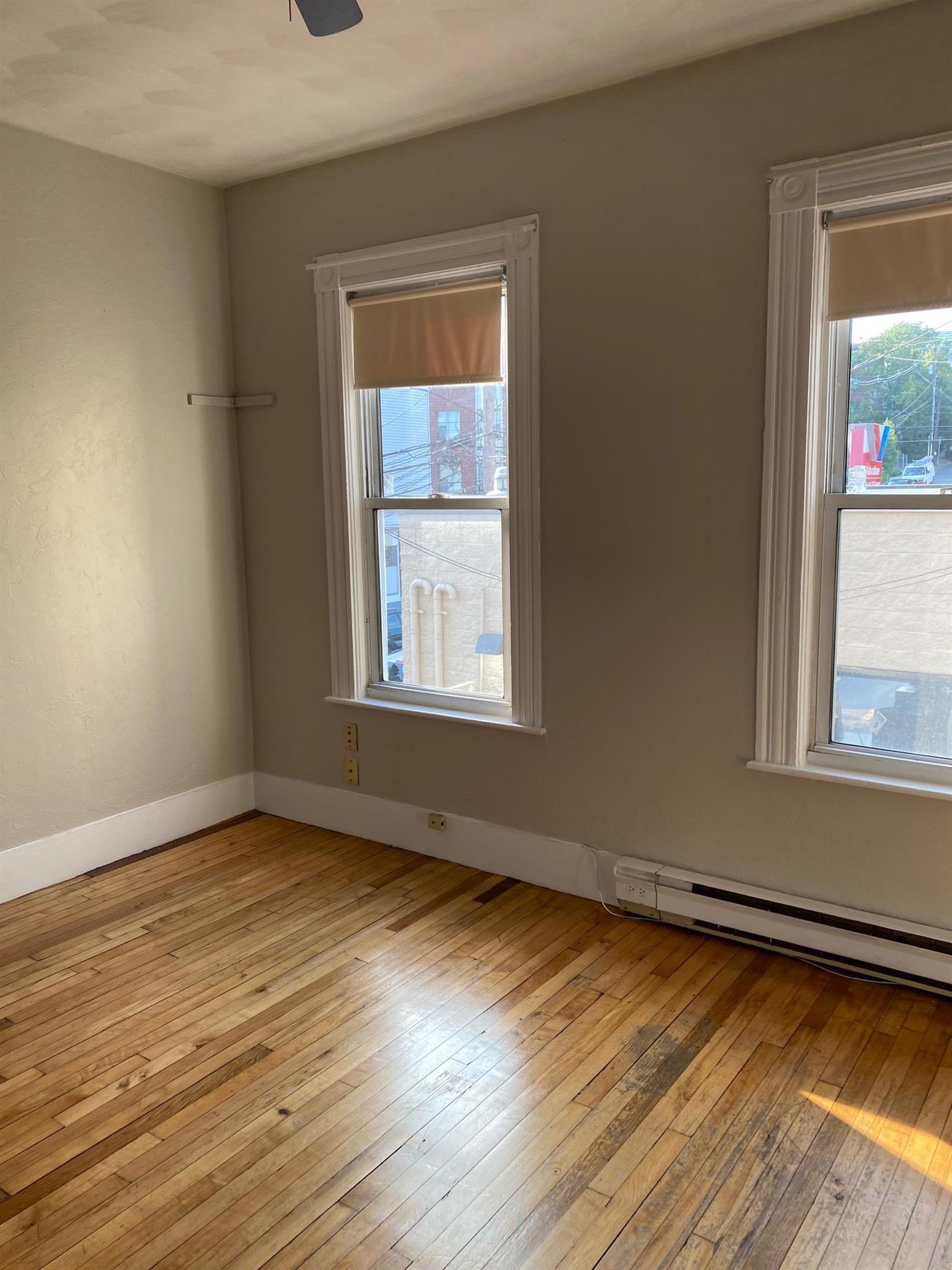 2.5 bed, 1 bath apartment for rent at 51 Mansfield St, Union Square — photo 2 of 10