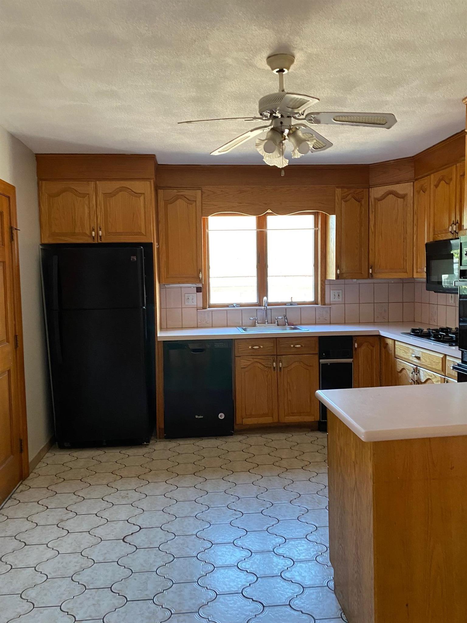 2.5 bed, 1 bath apartment for rent at 51 Mansfield St, Union Square — photo 1 of 10