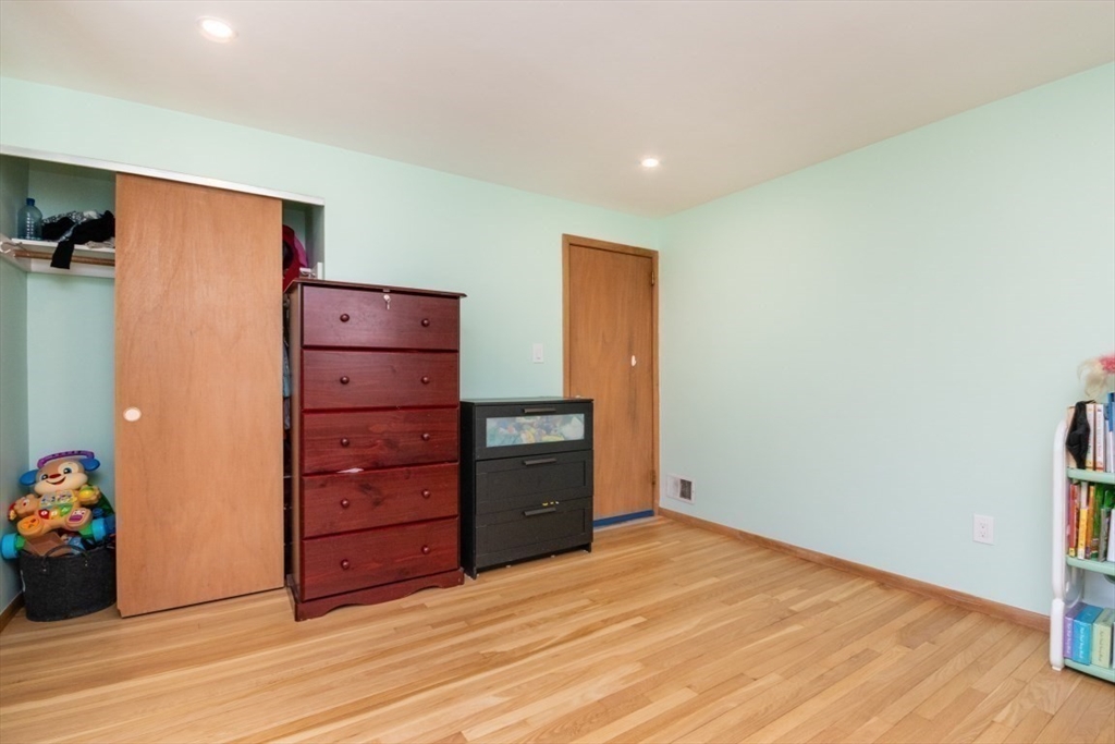 22 Livoli Rd, Framingham