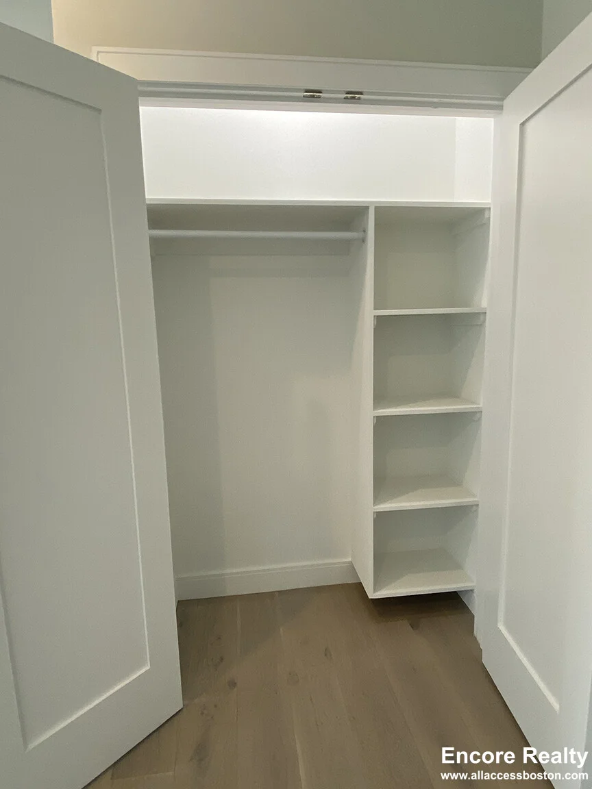 32 Cummins Highway, Roslindale