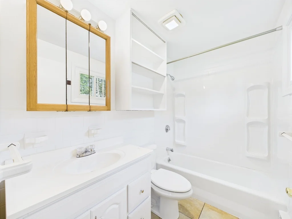 97 Old Post Rd, Sharon