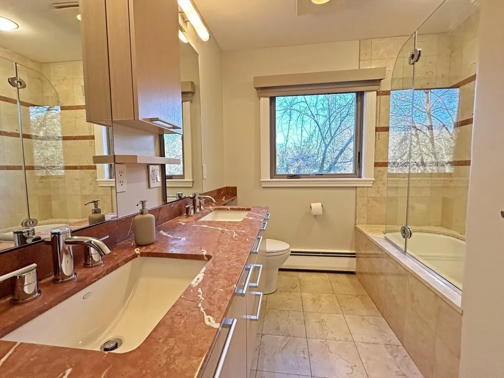 6 Brownson Ter, Jamaica Plain