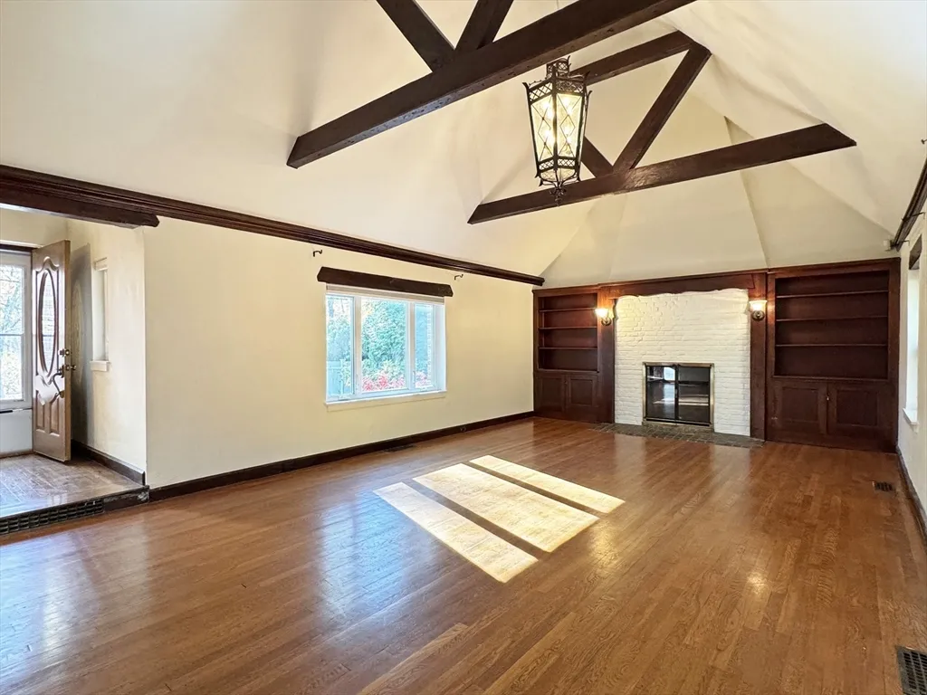 280 Quinobequin Rd, Waban