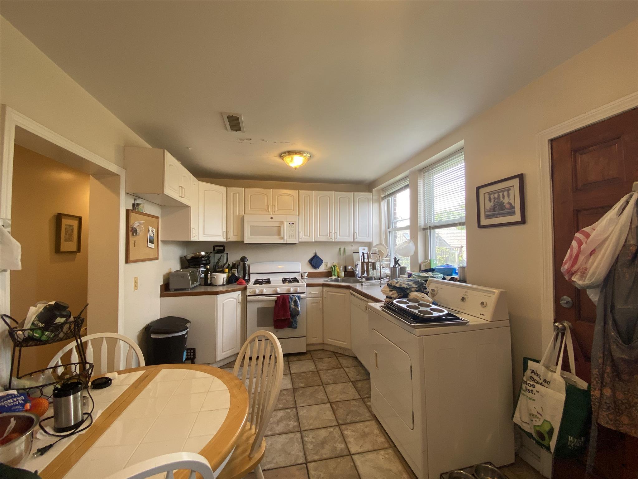 3 bed, 1 bath apartment for rent at 53 Kelly Rd Unit 3L, Central Square — photo 2 of 15