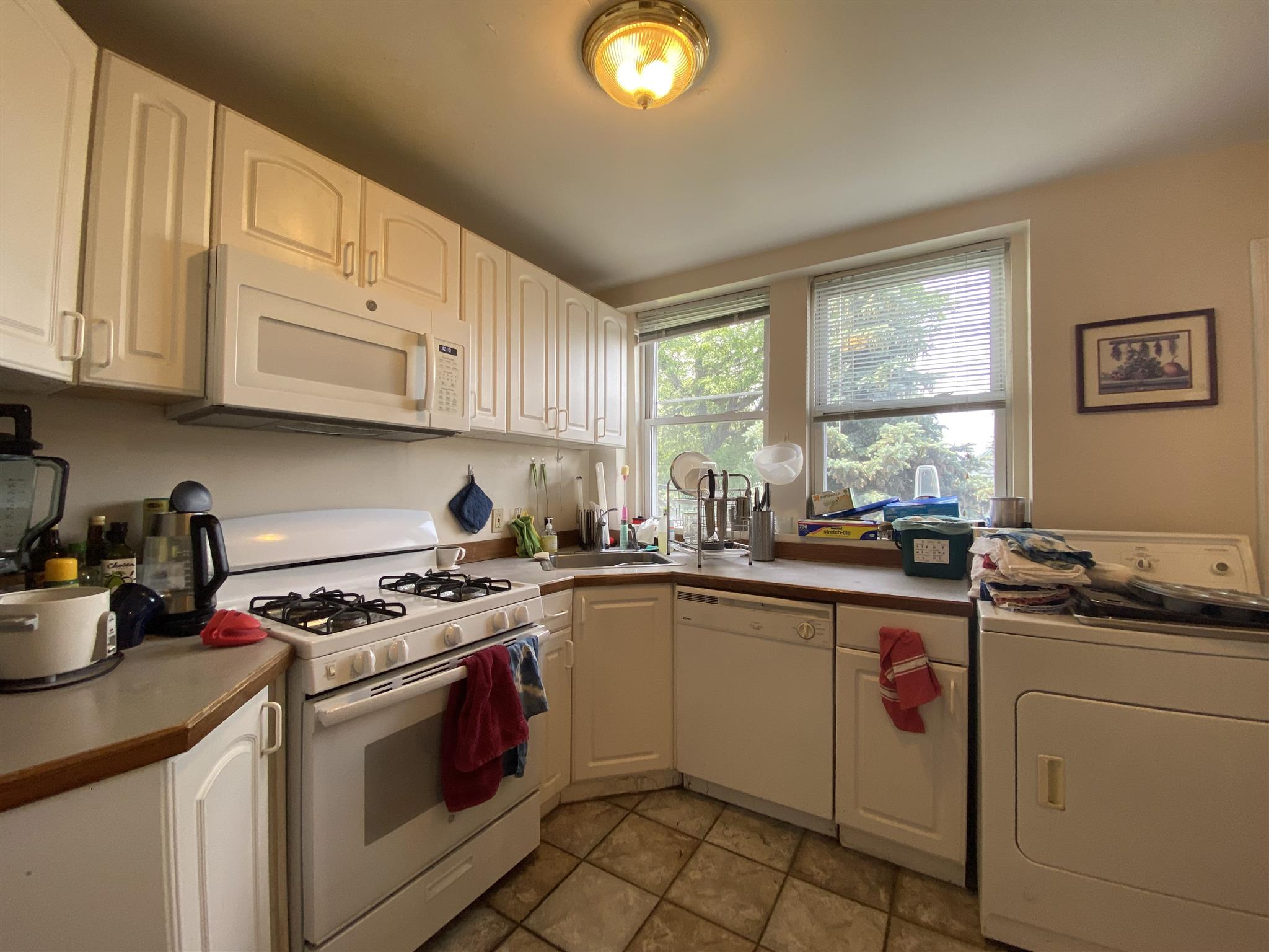 3 bed, 1 bath apartment for rent at 53 Kelly Rd Unit 3L, Central Square — photo 1 of 15