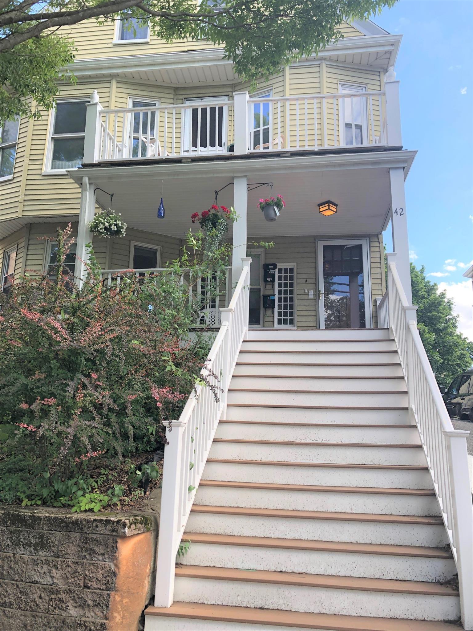 3 bed, 1 bath apartment for rent at 42 Electric Ave Unit Avenue, Davis Square — photo 2 of 12