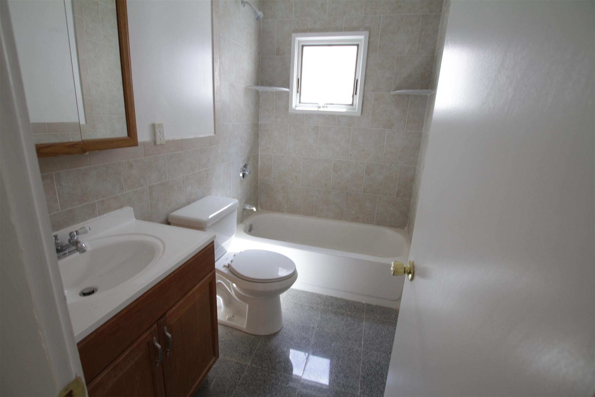 4 bed, 2 bath apartment for rent at 119 Albion St Unit 1, Davis Square — photo 5 of 7