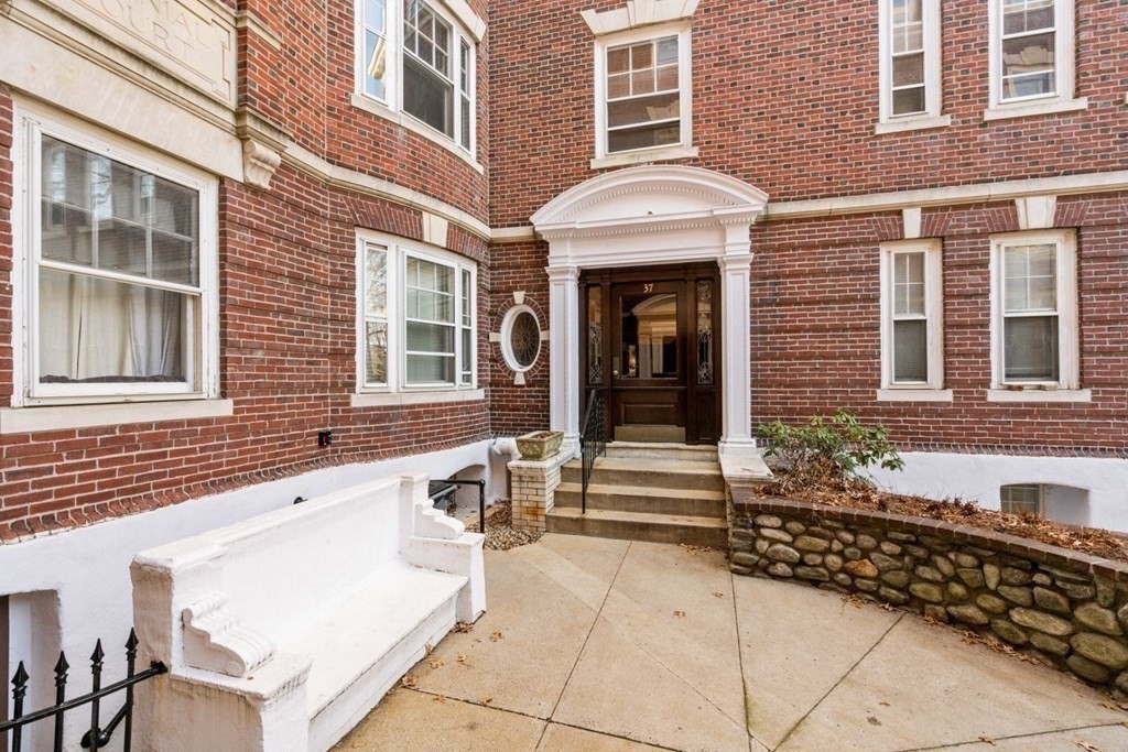 37 Lee St Furnished Half Fee, Harvard Square