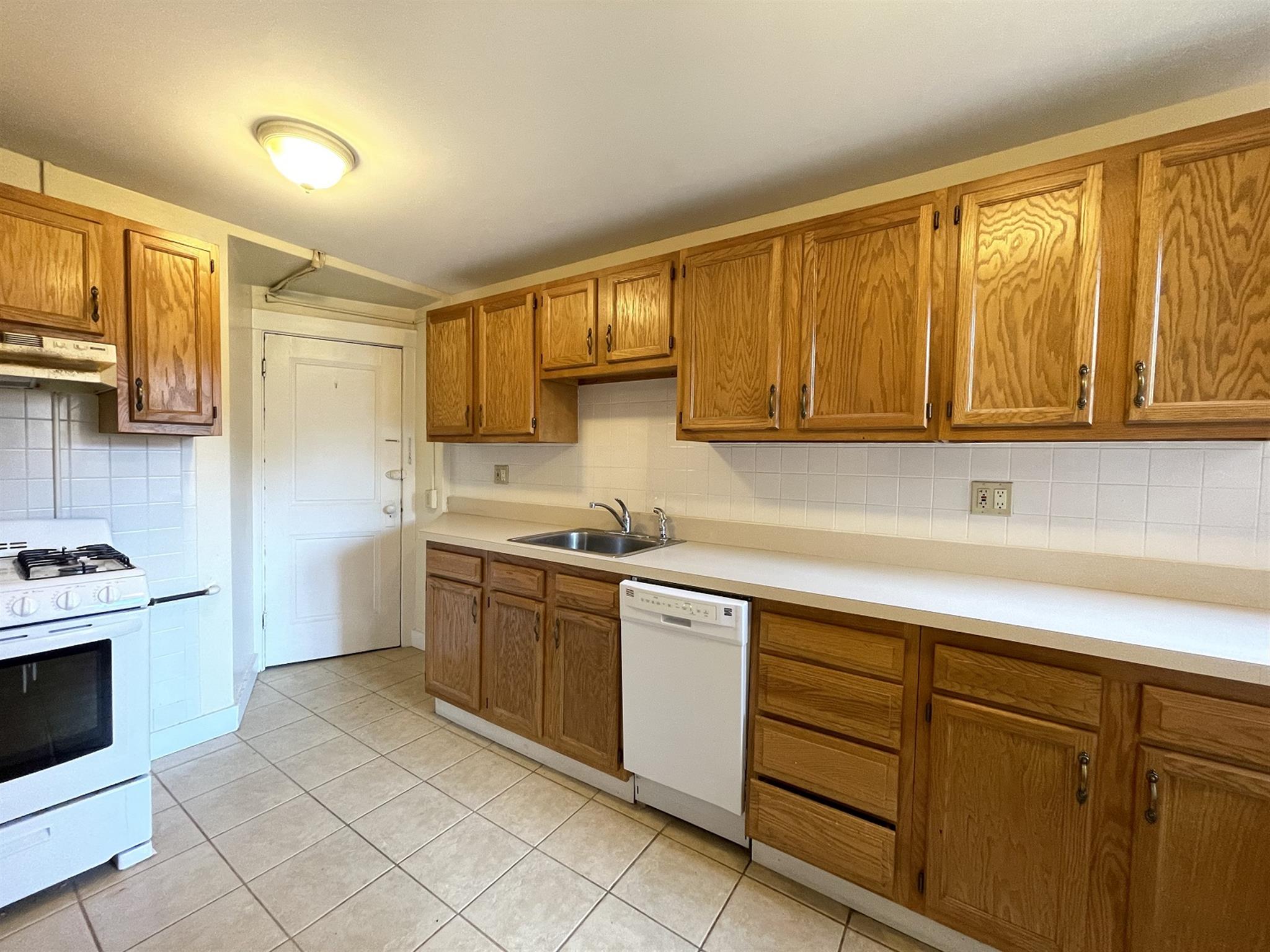 1.5 bed, 1 bath apartment for rent at 7 Craigie Cir Unit 33, Harvard Square