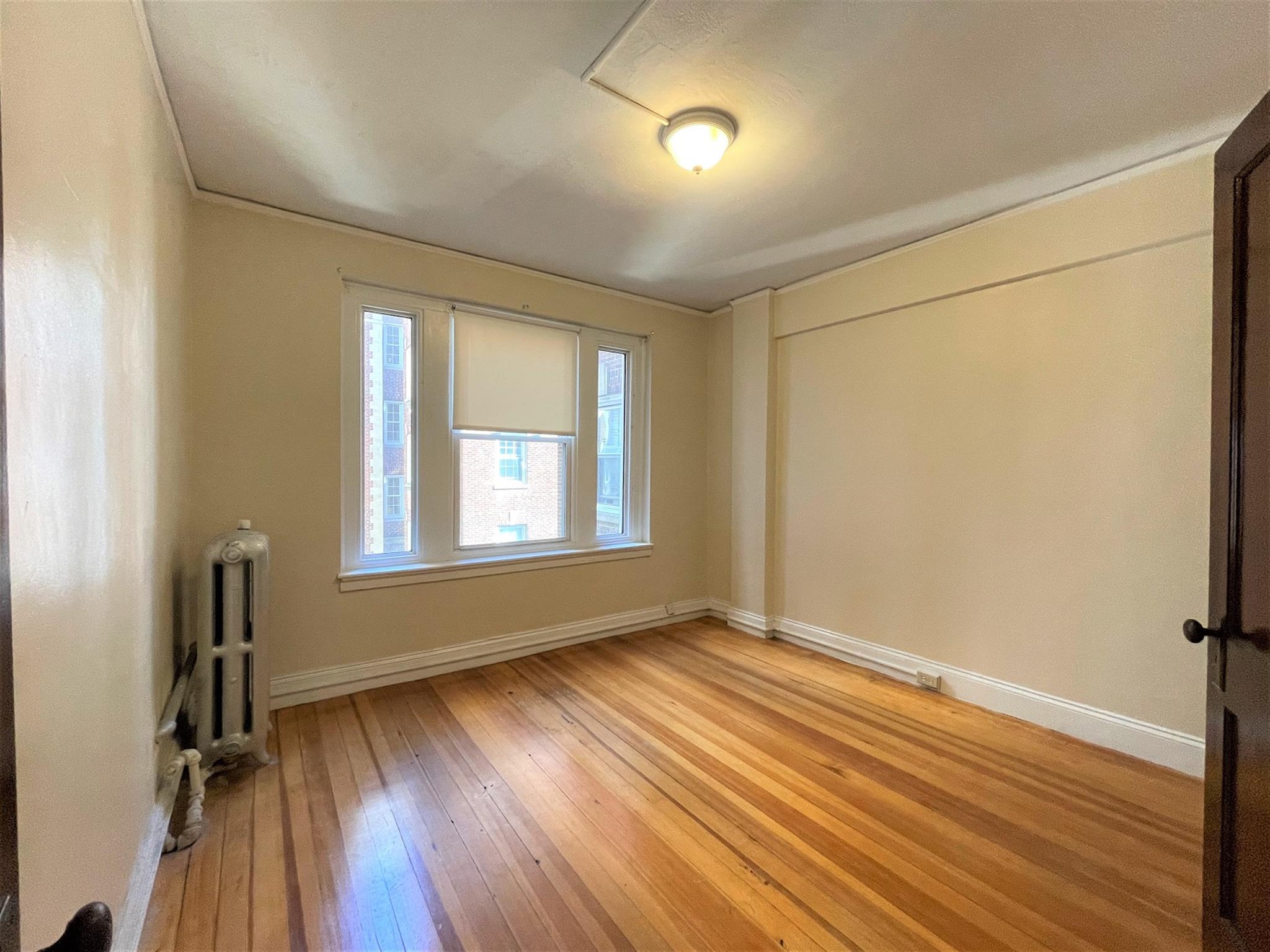 1.5 bed, 1 bath apartment for rent at 7 Craigie Cir Unit 33, Harvard Square — photo 10 of 12