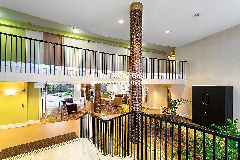 101 Monmouth Ct, Longwood