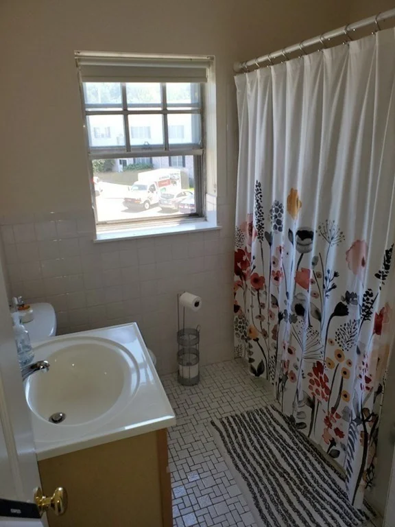 31 Lake Shore Ct, Brighton