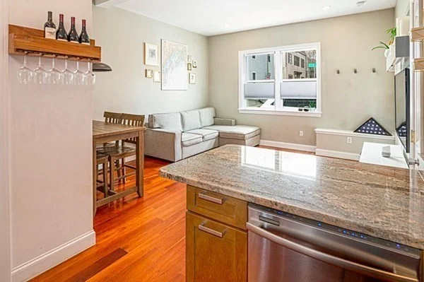 295 D St, South Boston