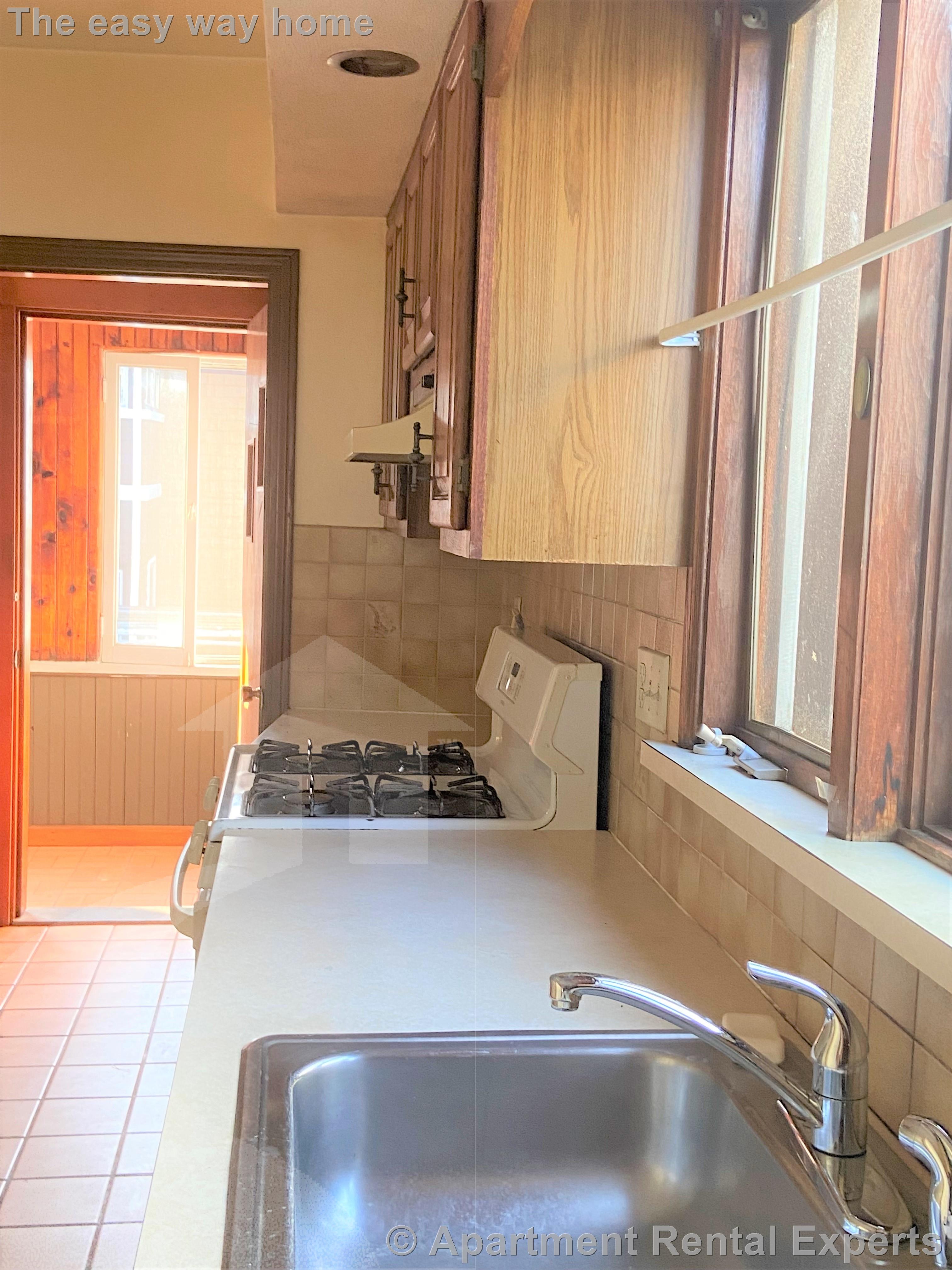 15 Clayton Ave, Magoun Square