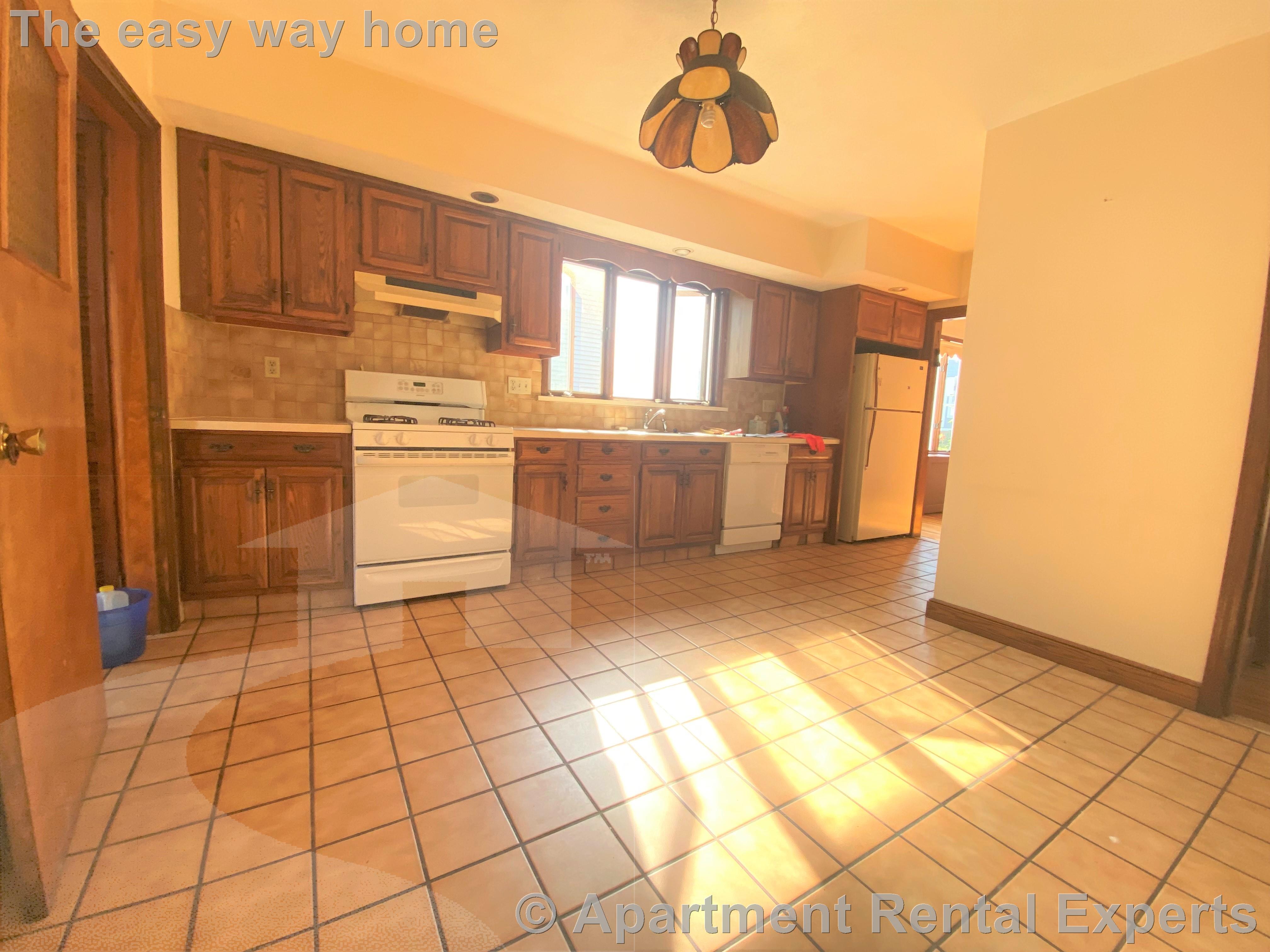 15 Clayton Ave, Magoun Square