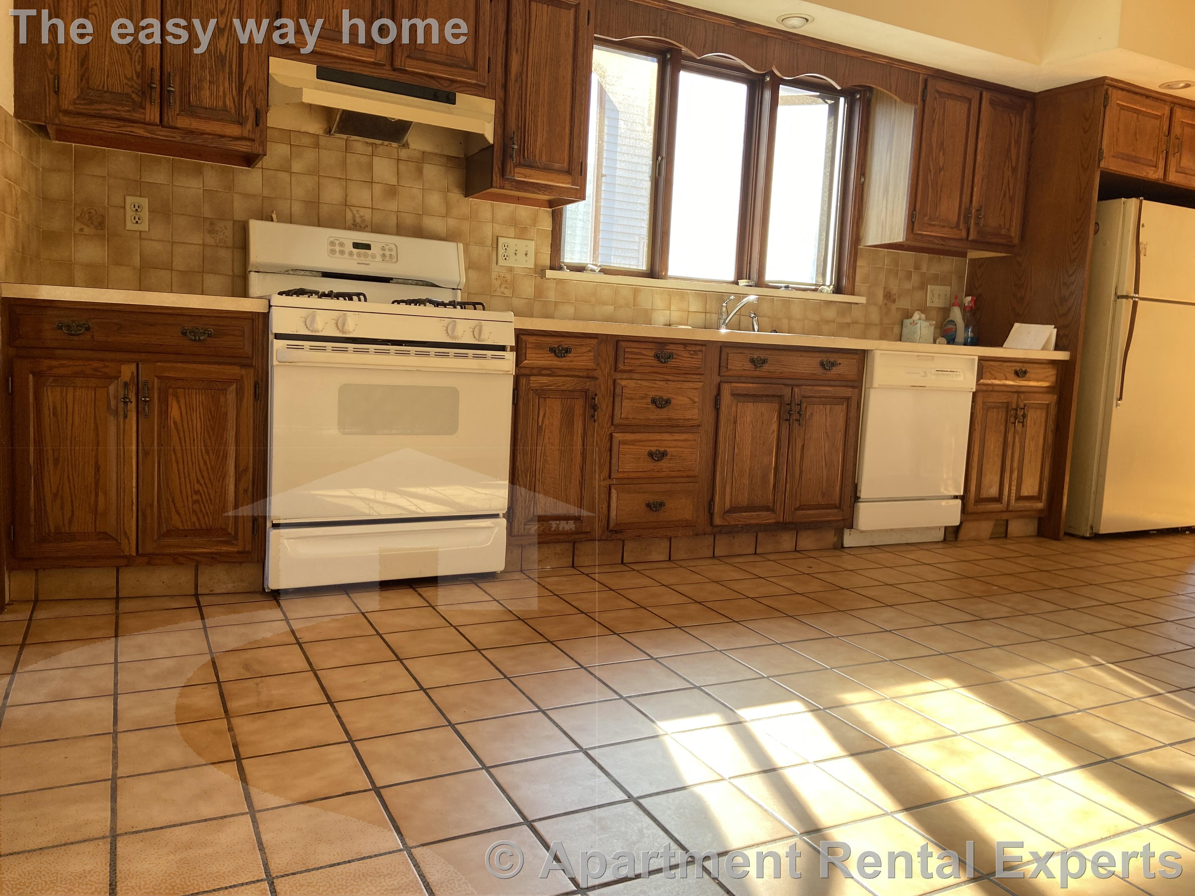 15 Clayton Ave, Magoun Square