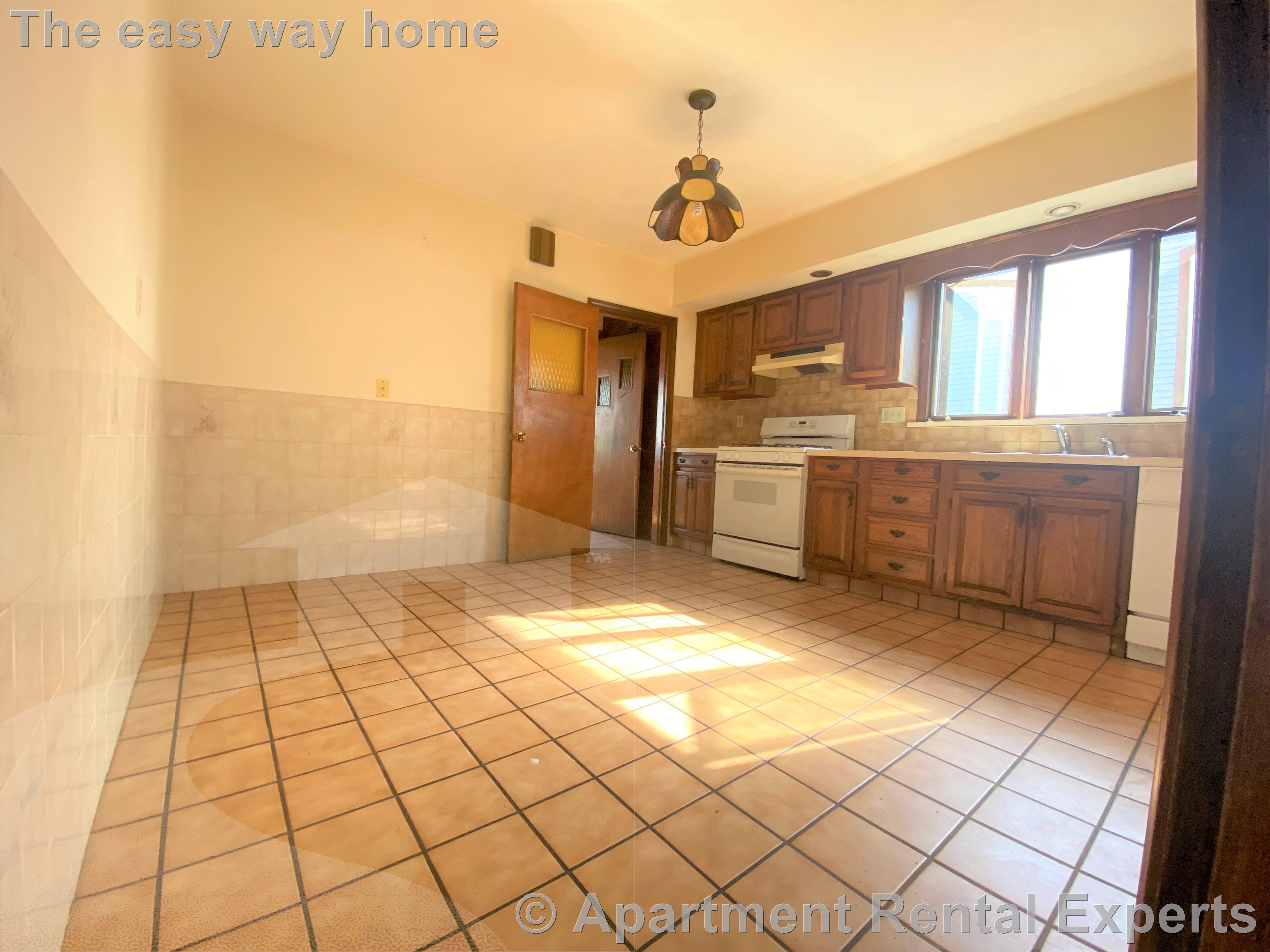 15 Clayton Ave, Magoun Square