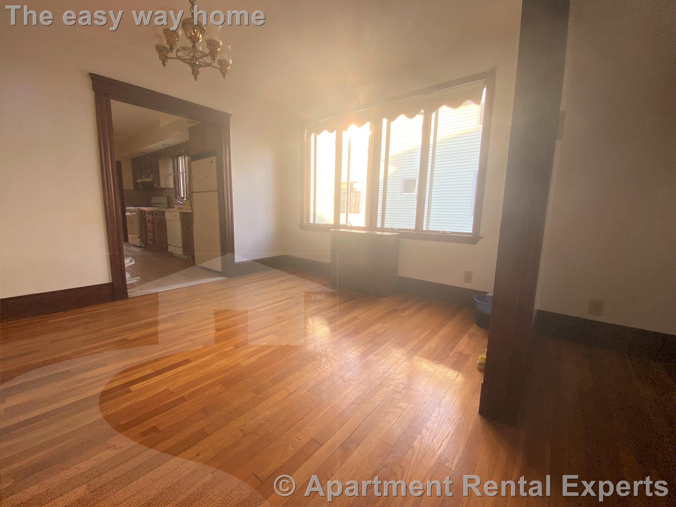 15 Clayton Ave, Magoun Square