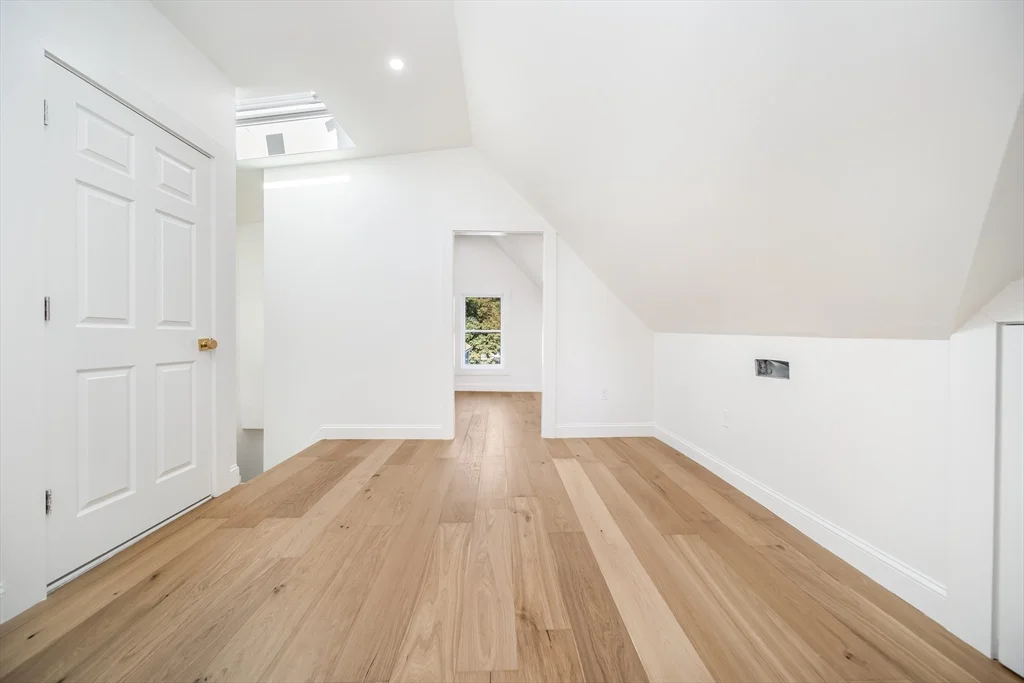 11 Knollin St, Malden