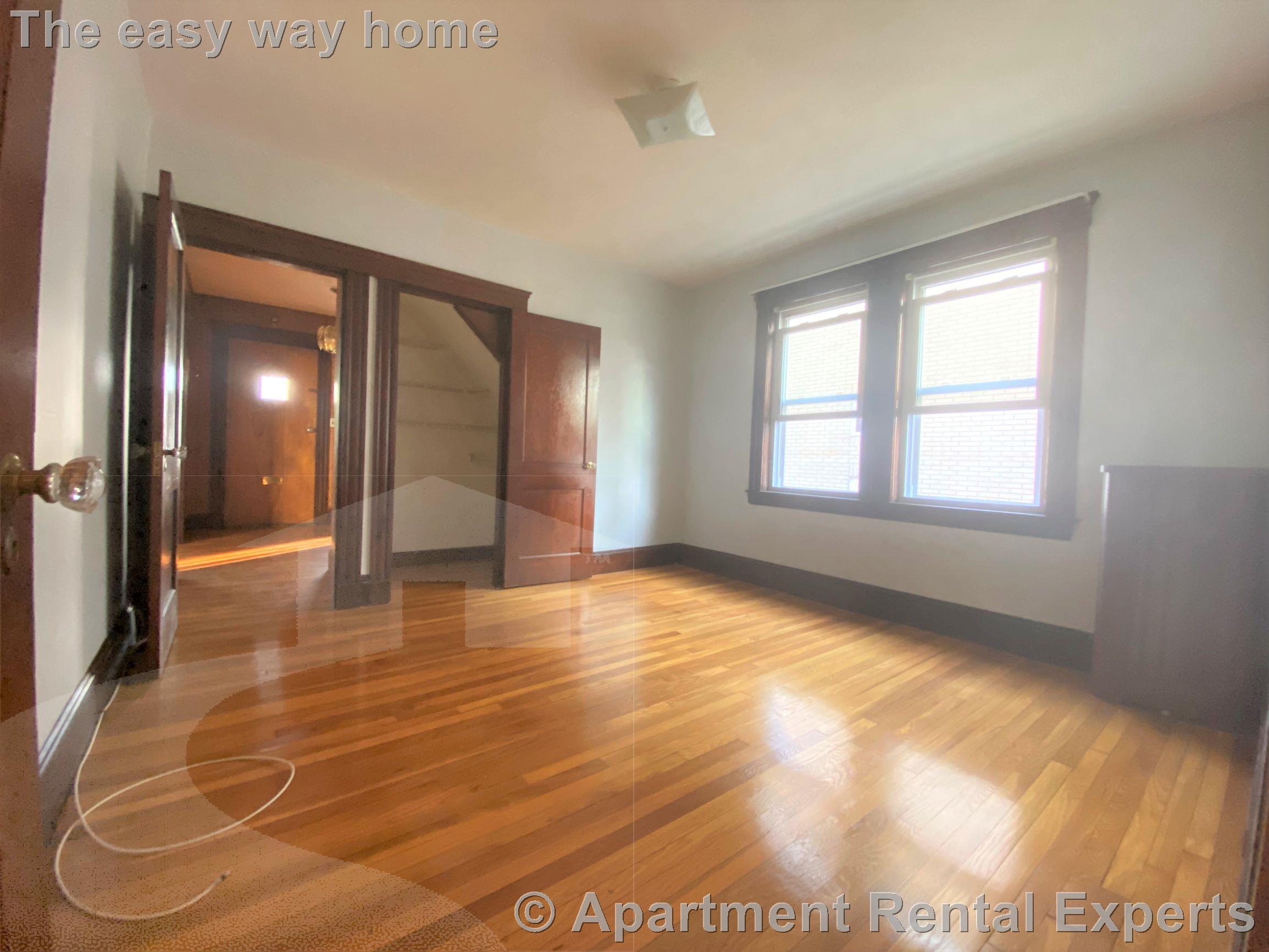 15 Clayton Ave, Magoun Square