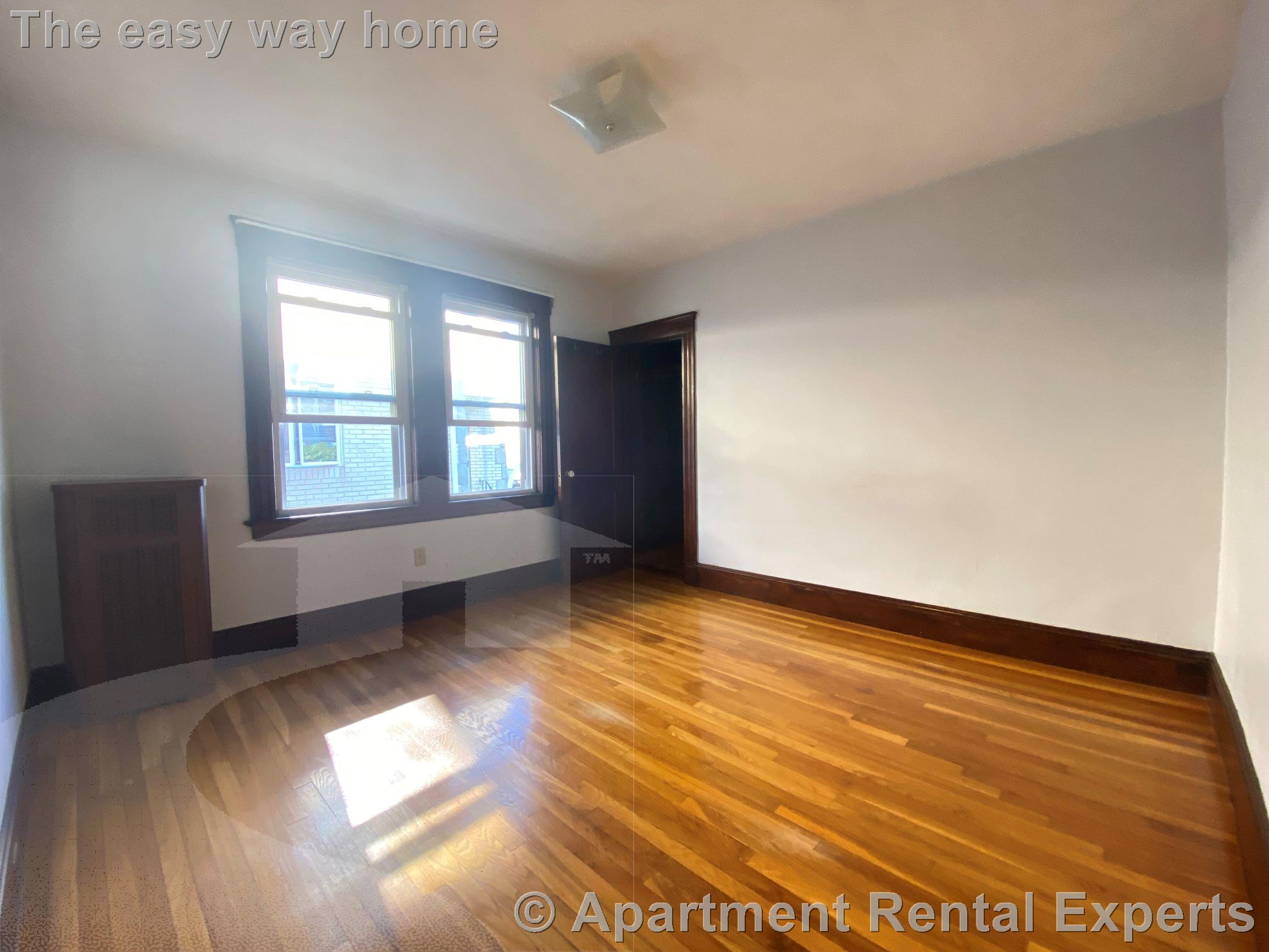 15 Clayton Ave, Magoun Square