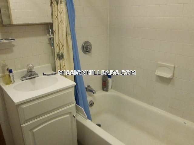 2 bed, 1 bath apartment for rent at 192 Hillside St Unit U1, Mission Hill — photo 7 of 8