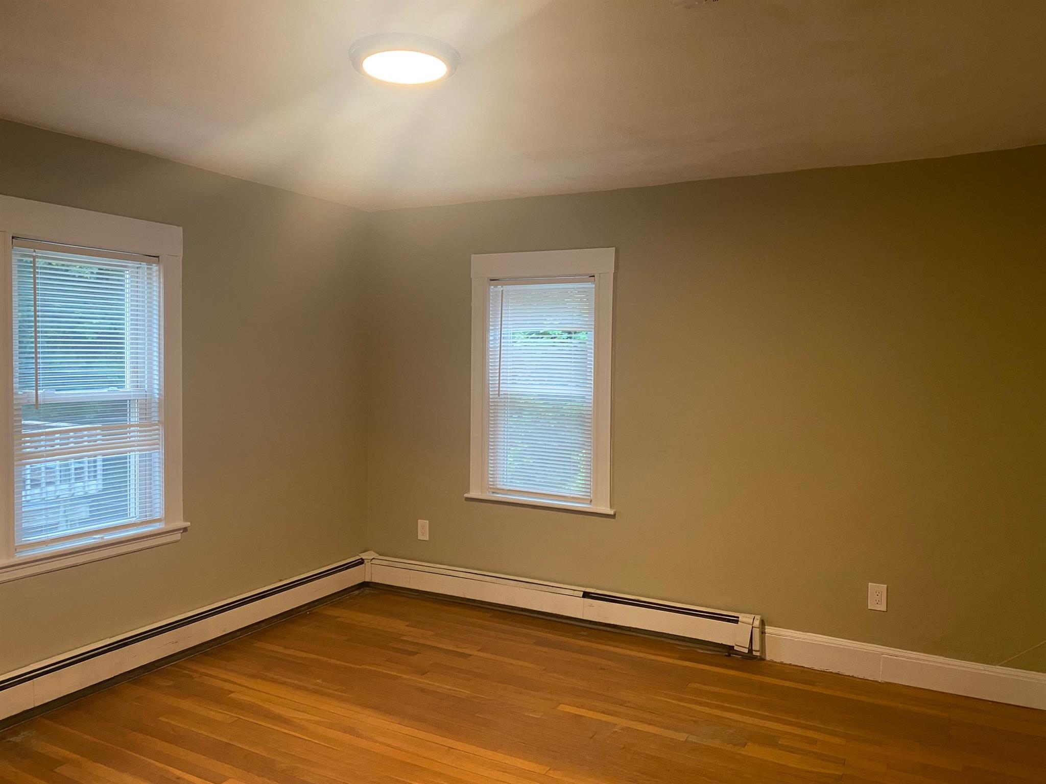 3 bed, 1 bath apartment for rent at 37 Aberdeen Ave Unit 2, Huron Village — photo 4 of 12