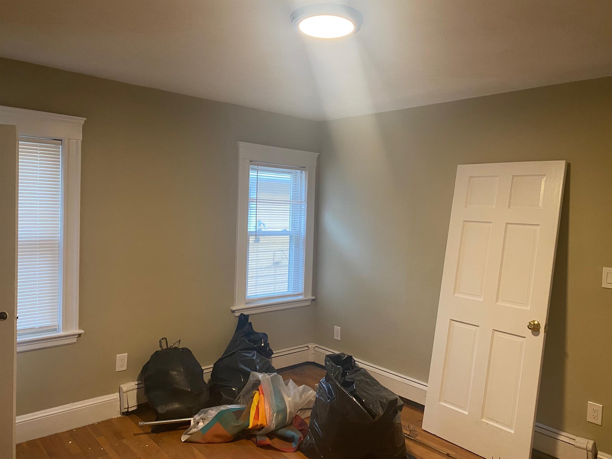 3 bed, 1 bath apartment for rent at 37 Aberdeen Ave Unit 2, Huron Village — photo 8 of 12
