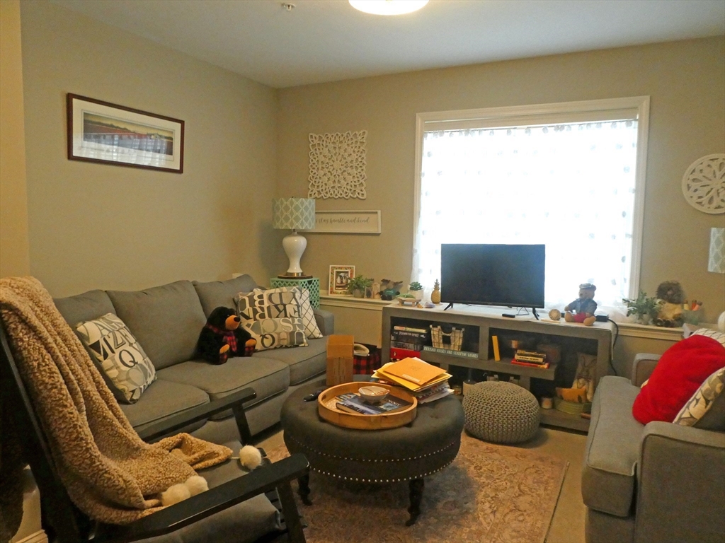 26 Daisy Ln, Plymouth