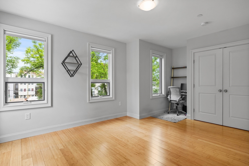 80 Everett St, East Boston