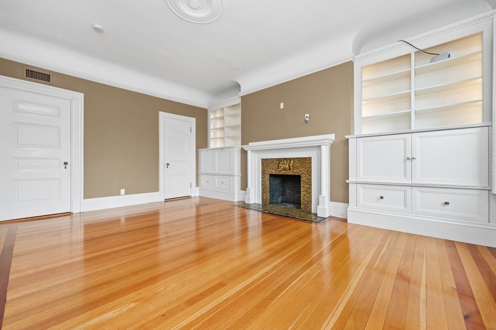 290 Commonwealth Ave, Back Bay