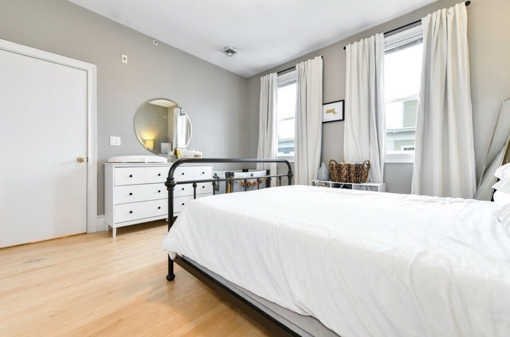 137-139 D St, South Boston