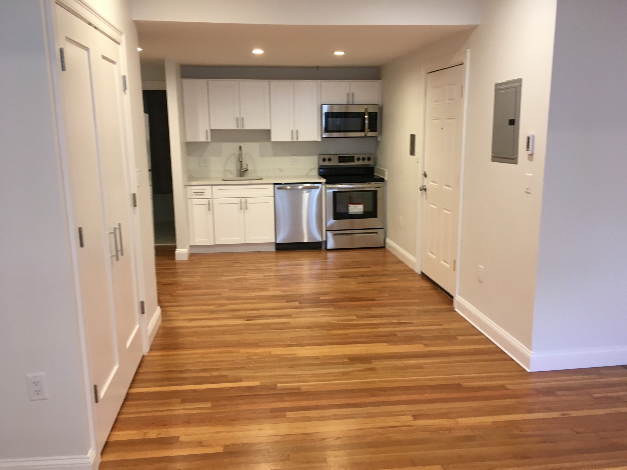 Studio bed, 1 bath apartment for rent at 289 Beacon Unit 1, Back Bay — photo 2 of 7