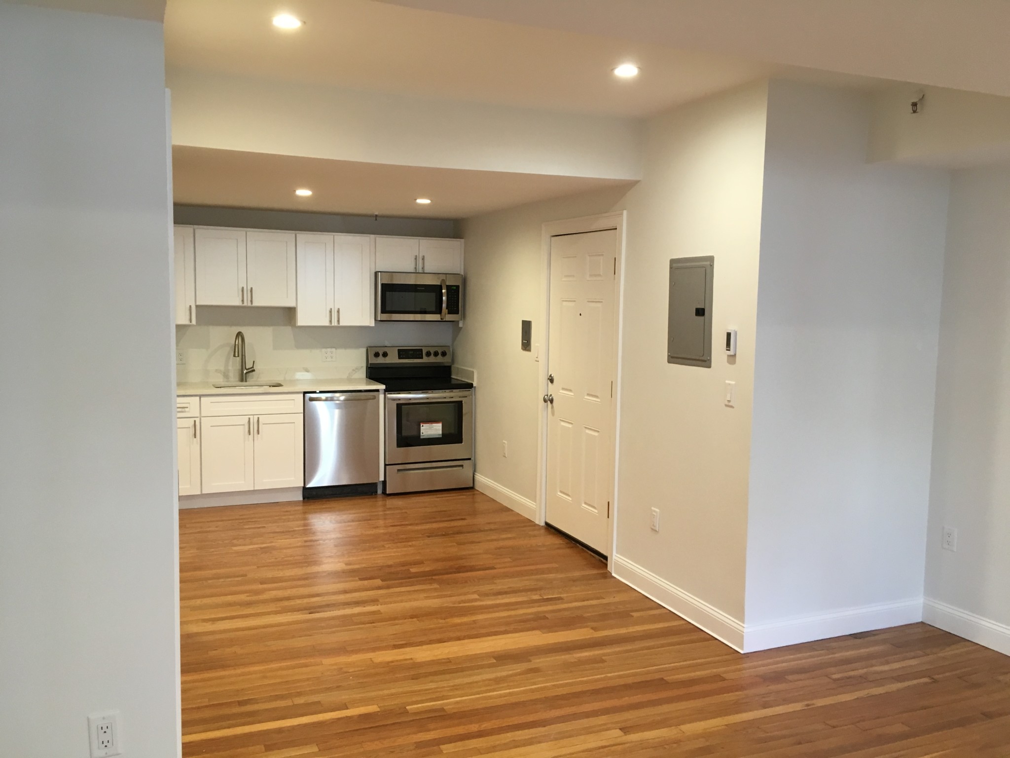 Studio bed, 1 bath apartment for rent at 289 Beacon Unit 1, Back Bay — photo 3 of 7