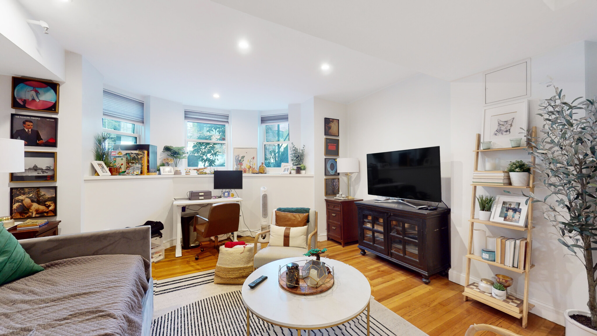 Studio bed, 1 bath apartment for rent at 289 Beacon St Unit BF, Back Bay — photo 3 of 3