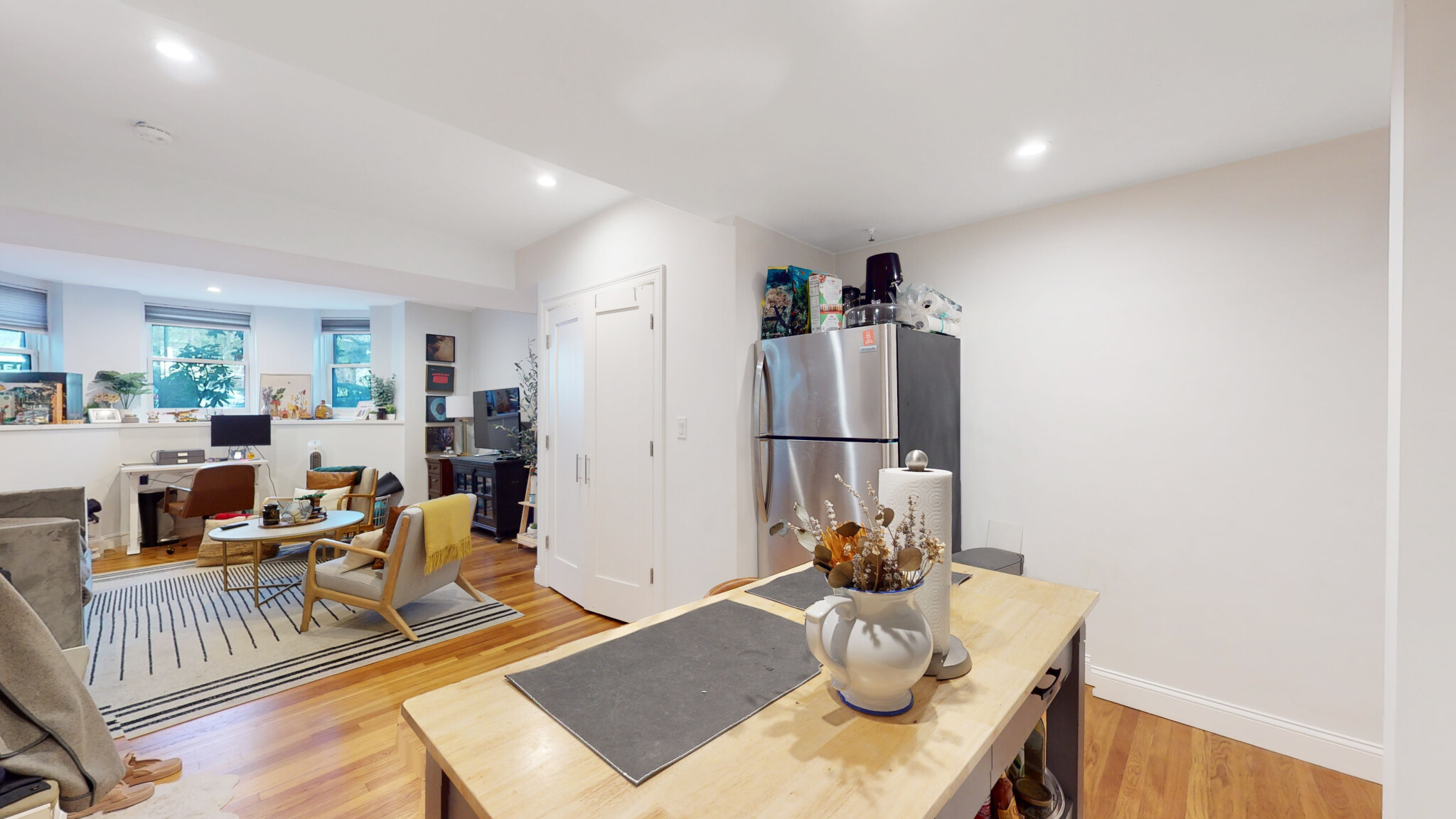 Studio bed, 1 bath apartment for rent at 289 Beacon St Unit BF.., Back Bay — photo 2 of 3