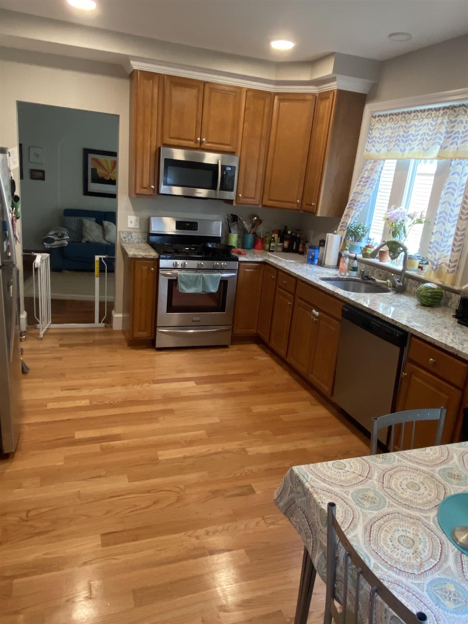 2 bed, 1 bath apartment for rent at 83 Lowden Ave Unit 1, Davis Square — photo 2 of 8