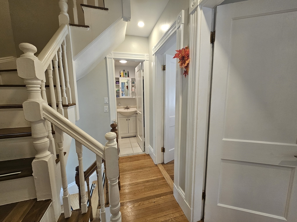 21 Edge Hill St, Jamaica Plain