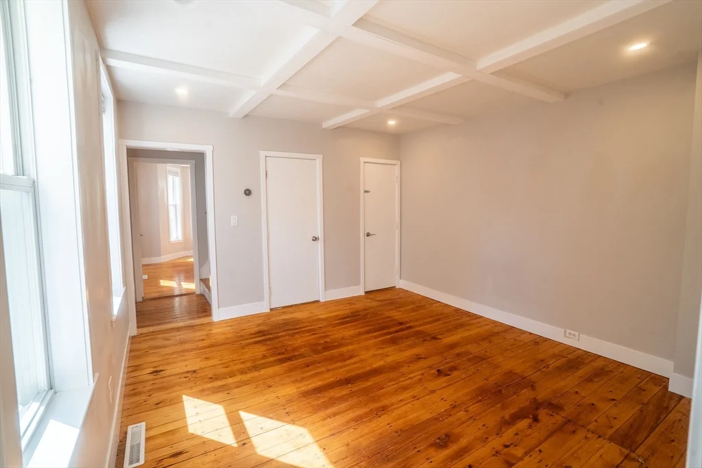 18 Drew Ave, Weymouth