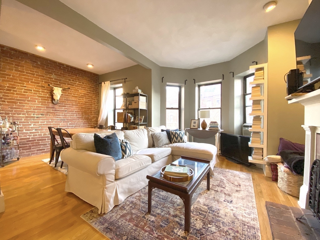 242 W Newton St, Back Bay